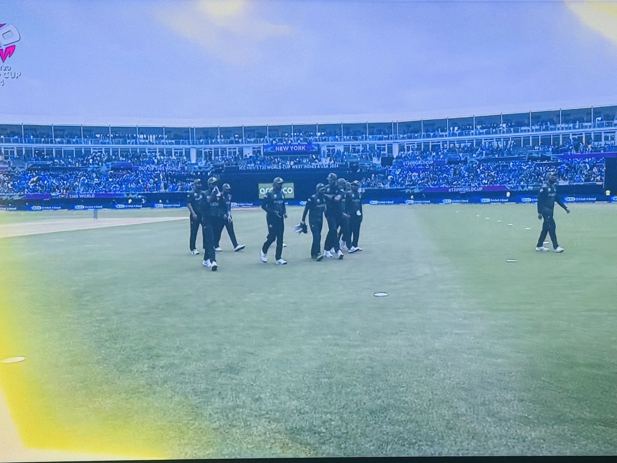 mhumrash's tweet photo. Well done Pakistan 
India all out on 119
120 to win 🎉
#PakVsInd https://t.co/1HbKaK6RNs
