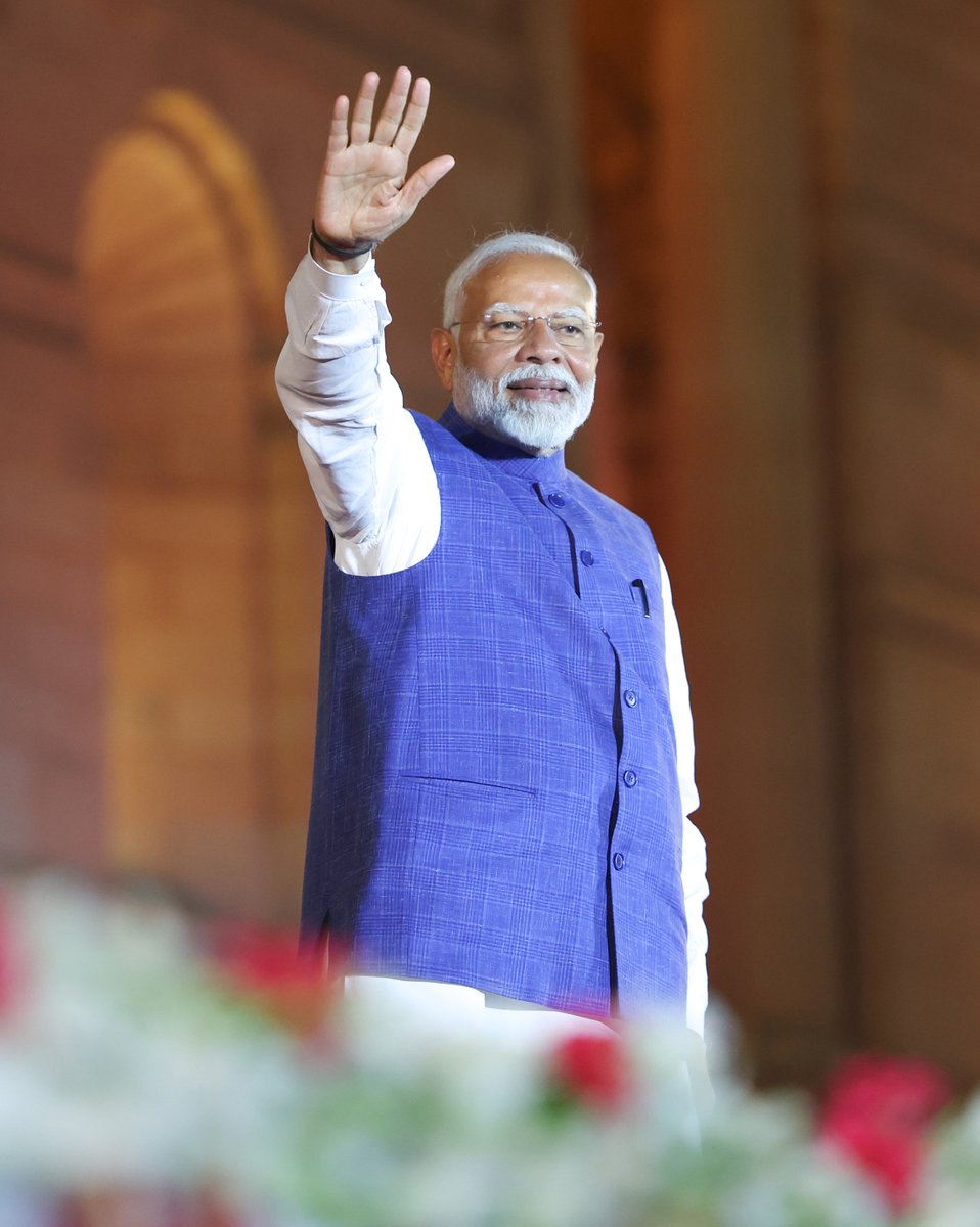 Amit Shah (@amitshah) on Twitter photo भारत के लिए एक अविस्मरणीय दिन...
श्री <a href="/narendramodi/">Narendra Modi</a> जी को लगातार तीसरी बार भारत के प्रधानमंत्री के रूप में शपथ लेने की बहुत-बहुत बधाई।
आज हम विकसित व आत्मनिर्भर भारत के निर्माण की यात्रा के अगले चरण में प्रवेश कर रहे हैं। मोदी जी के नेतृत्व में NDA सरकार युवाओं और महिलाओं को भारत के लिए एक अविस्मरणीय दिन...
श्री <a href="/narendramodi/">Narendra Modi</a> जी को लगातार तीसरी बार भारत के प्रधानमंत्री के रूप में शपथ लेने की बहुत-बहुत बधाई।
आज हम विकसित व आत्मनिर्भर भारत के निर्माण की यात्रा के अगले चरण में प्रवेश कर रहे हैं। मोदी जी के नेतृत्व में NDA सरकार युवाओं और महिलाओं को