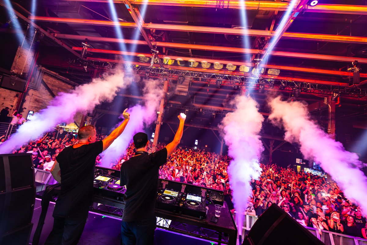 cosmicgate's tweet photo. „New York it‘s all in my head tonight!“ 🤩🙌🏻✨#opentoclose @avantgbk https://t.co/UlI6i1vbhR