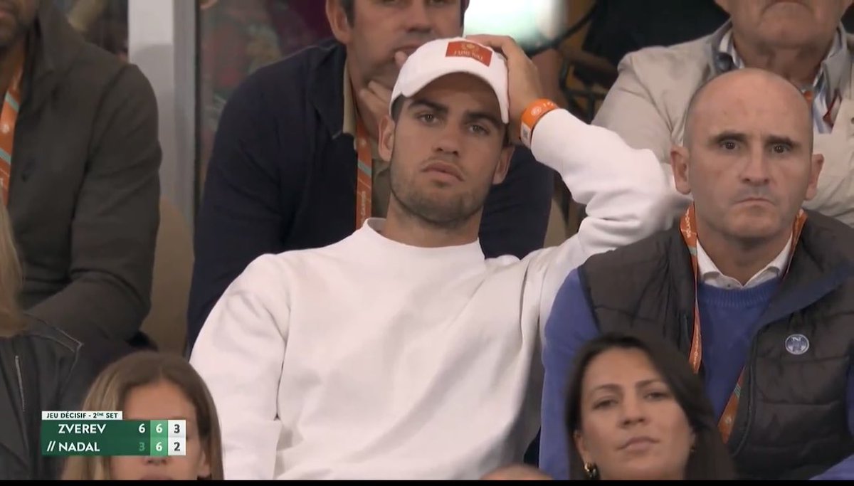 begdemirel's tweet photo. The exact time Alcaraz decided to end this scumbag.  
VAMOOOOOOOOSSS!!!!!
#VamosCarlitos @rolandgarros https://t.co/OAFUsqeuuN
