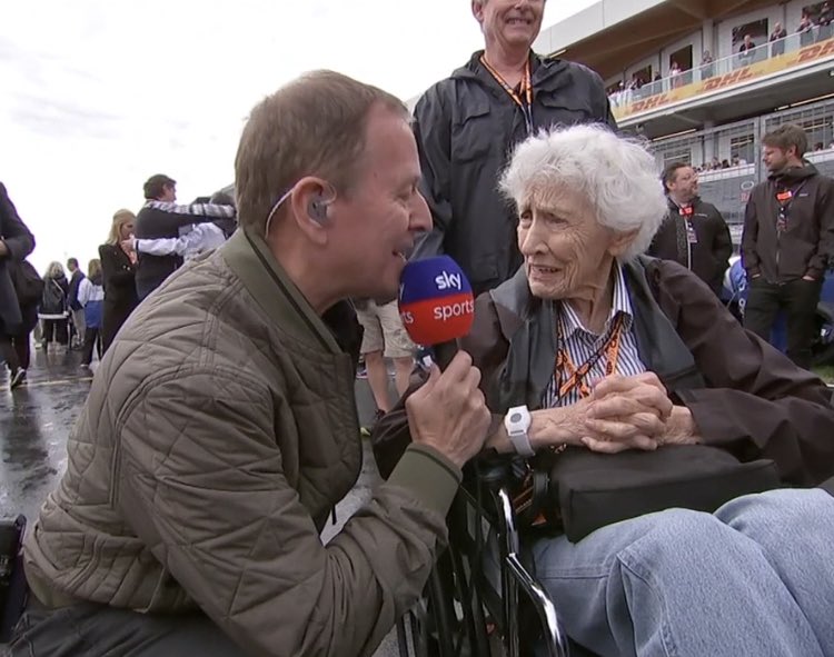 #CanadianGP 🇨🇦 | American Motorcycle Racer, Mary McGee says she’s cheering for “Mr Hamilton” 😁❤️

Mary was the first woman to compete in motorcycle road racing and motocross events in the United States!