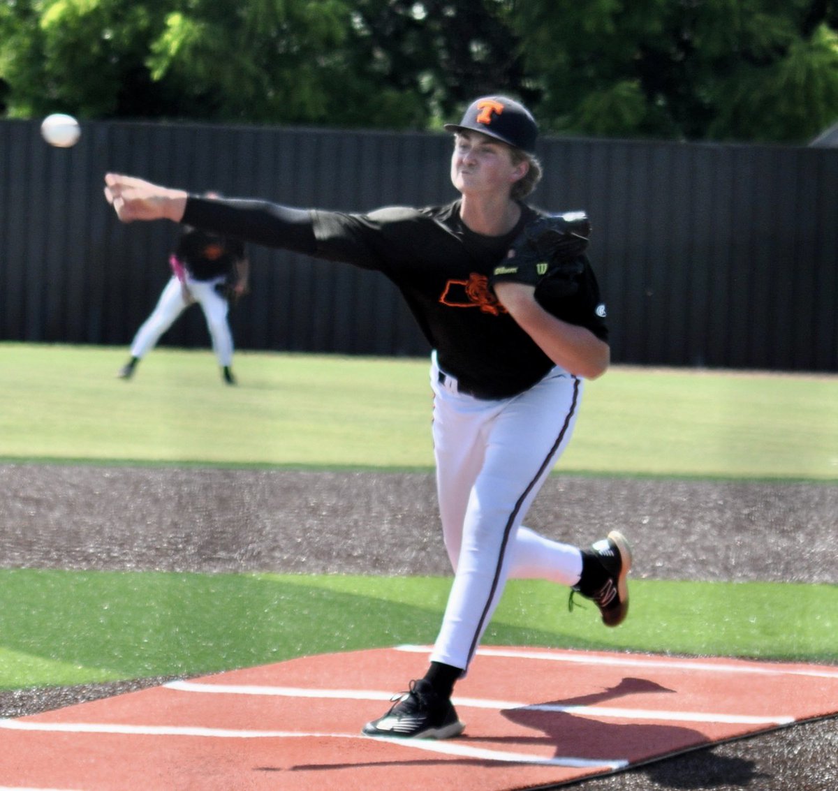 It was great to see this guy back on the bump yesterday. First time in 10 weeks since an injury during school ball. 2027 Mt Juliet Bear and Rawlings Tiger Carter Lewis. Keep working! 🐅🧡