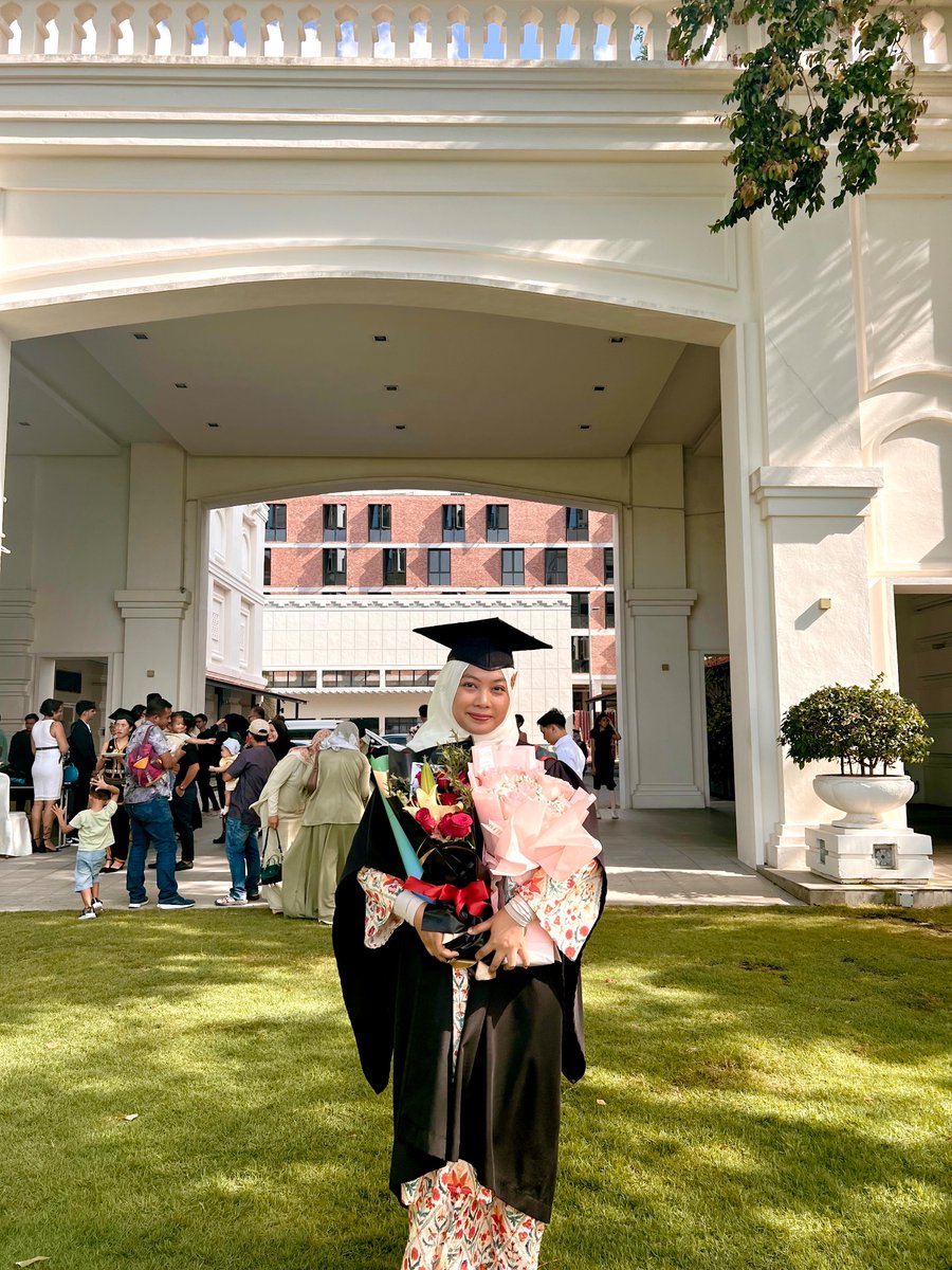 heyitsnf's tweet photo. Bachelor of Medicine, Bachelor of Surgery and Bachelor of Obstetrics (MB. BCh BAO). in other words, I present to you, Dr. Nur Fatin Afrina Mohd Fakhruddin, bismillah 🎓📓🤍 https://t.co/QVc0UB69c8