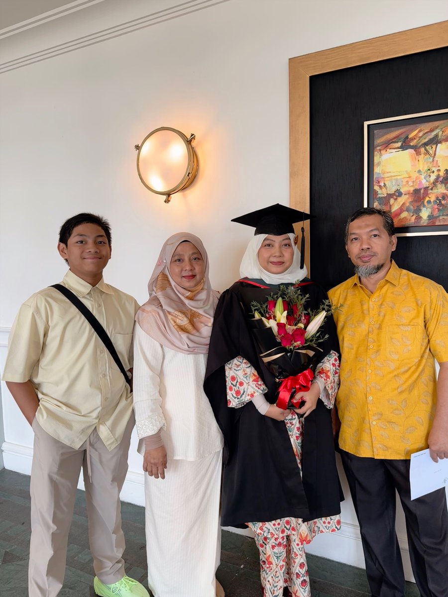heyitsnf's tweet photo. Bachelor of Medicine, Bachelor of Surgery and Bachelor of Obstetrics (MB. BCh BAO). in other words, I present to you, Dr. Nur Fatin Afrina Mohd Fakhruddin, bismillah 🎓📓🤍 https://t.co/QVc0UB69c8