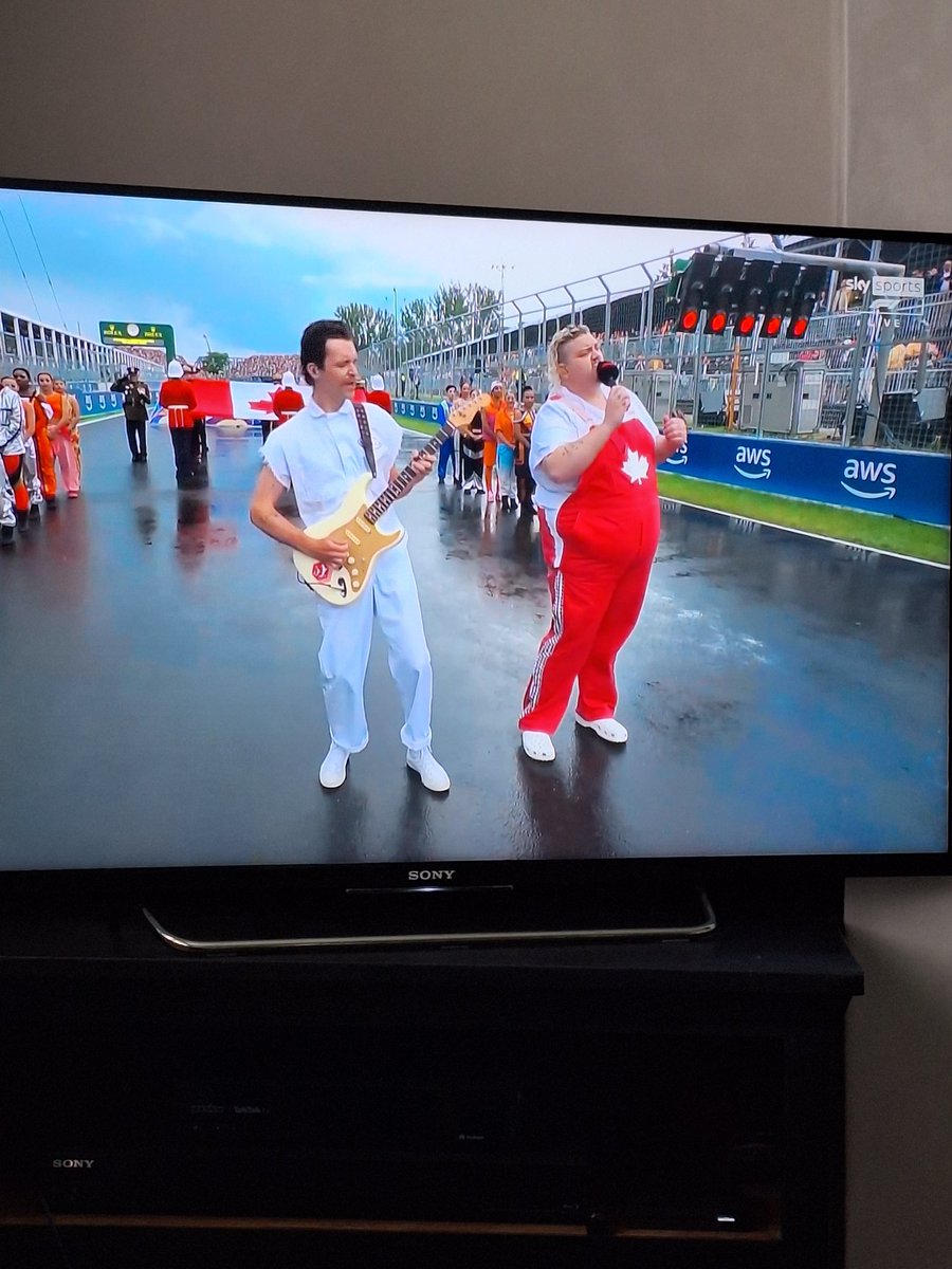 Denzil101010's tweet photo. Who the frig have the Canadians got singing the National anthem at the F1?🤦‍♂️ https://t.co/x13IV0JOwU