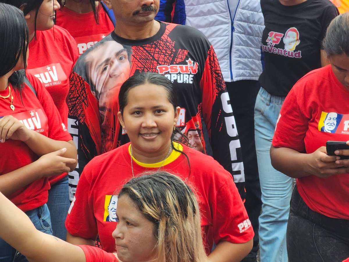 eduardopiate2's tweet photo. Casa x casa hoy en Santa Rufina, mcpio Biruaca, moviendo el 1x10 y el voto para el camarada ⁦@NicolasMaduro⁩ #Venezuelax10 #1x10VictoriaPerfecta https://t.co/yN9vyuCmKj