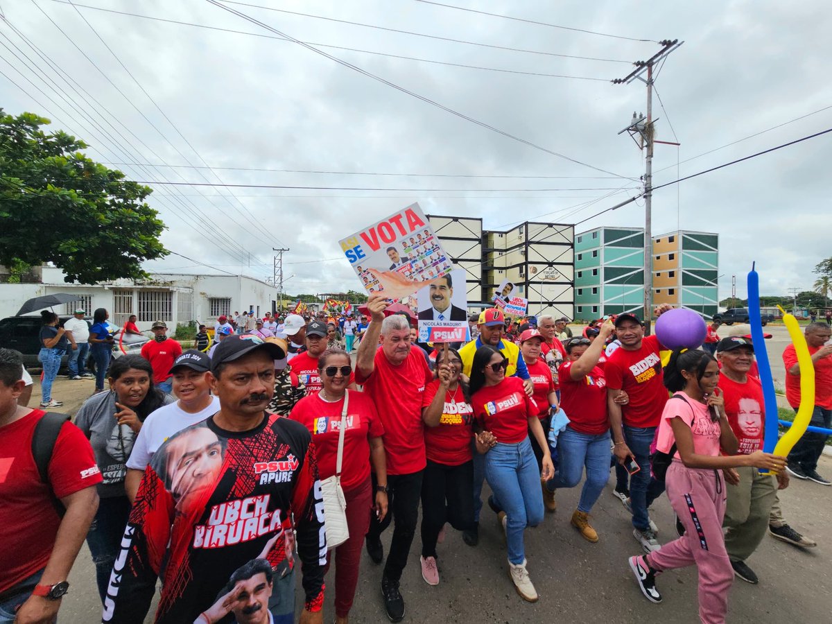 Casa x casa hoy en Santa Rufina, mcpio Biruaca, moviendo el 1x10 y el voto para el camarada ⁦<a href="/NicolasMaduro/">Nicolás Maduro</a>⁩ #Venezuelax10 #1x10VictoriaPerfecta