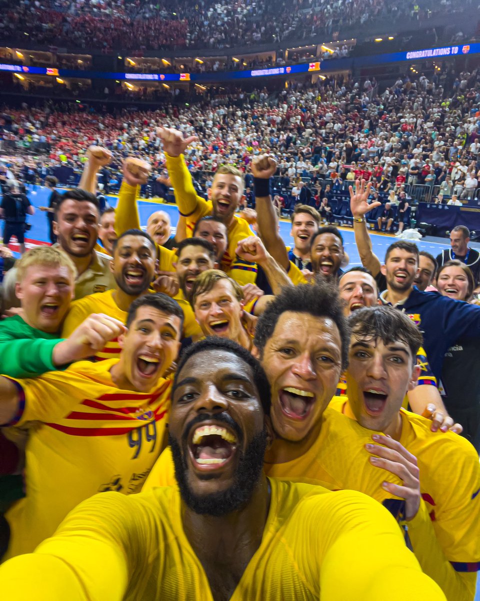 ehfcl's tweet photo. 𝗞𝗜𝗡𝗚𝗦 𝗢𝗙 𝗘𝗨𝗥𝗢𝗣𝗘 👑 𝗦𝗘𝗟𝗙𝗜𝗘 🔵🔴 @FCBhandbol 

#ehffinal4 #ehfcl #CLM #handball https://t.co/3Ka6Z1ytNw