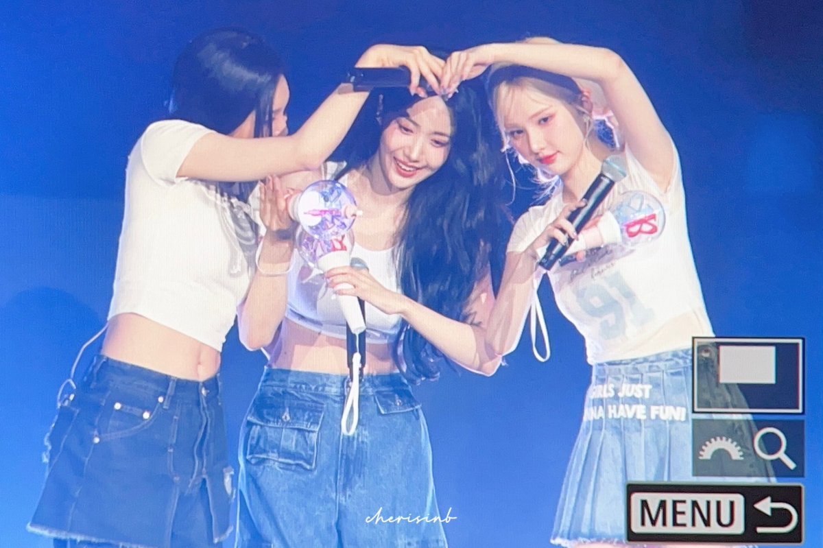 cherisinb's tweet photo. 240609 비비지 대만 콘서트 프리뷰

#비비지 #VIVIZ
#은하 #EUNHA
#신비 #SINB
#엄지 #UMJI https://t.co/n9BOj6P9Sg