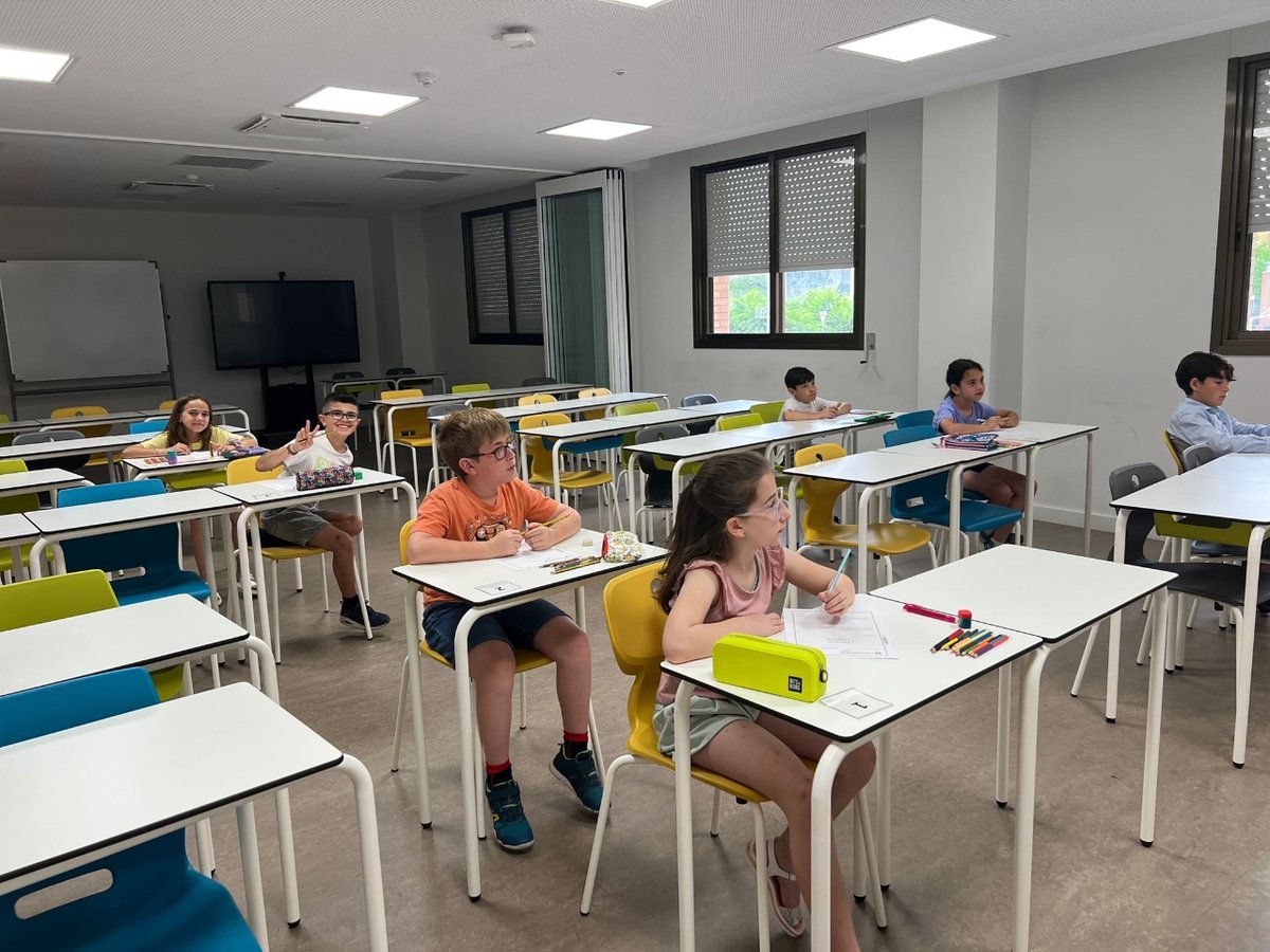 Manyanet_Reus's tweet image. Aquest cap de setmana els alumnes de primaria han fet els exàmens oficials de Cambridge YLE (Starters. Movers i Flyers). Good luck 🍀🇬🇧

#josocmanyanet #juntsiambesperança #escolesmanyanet #familiamanyanet