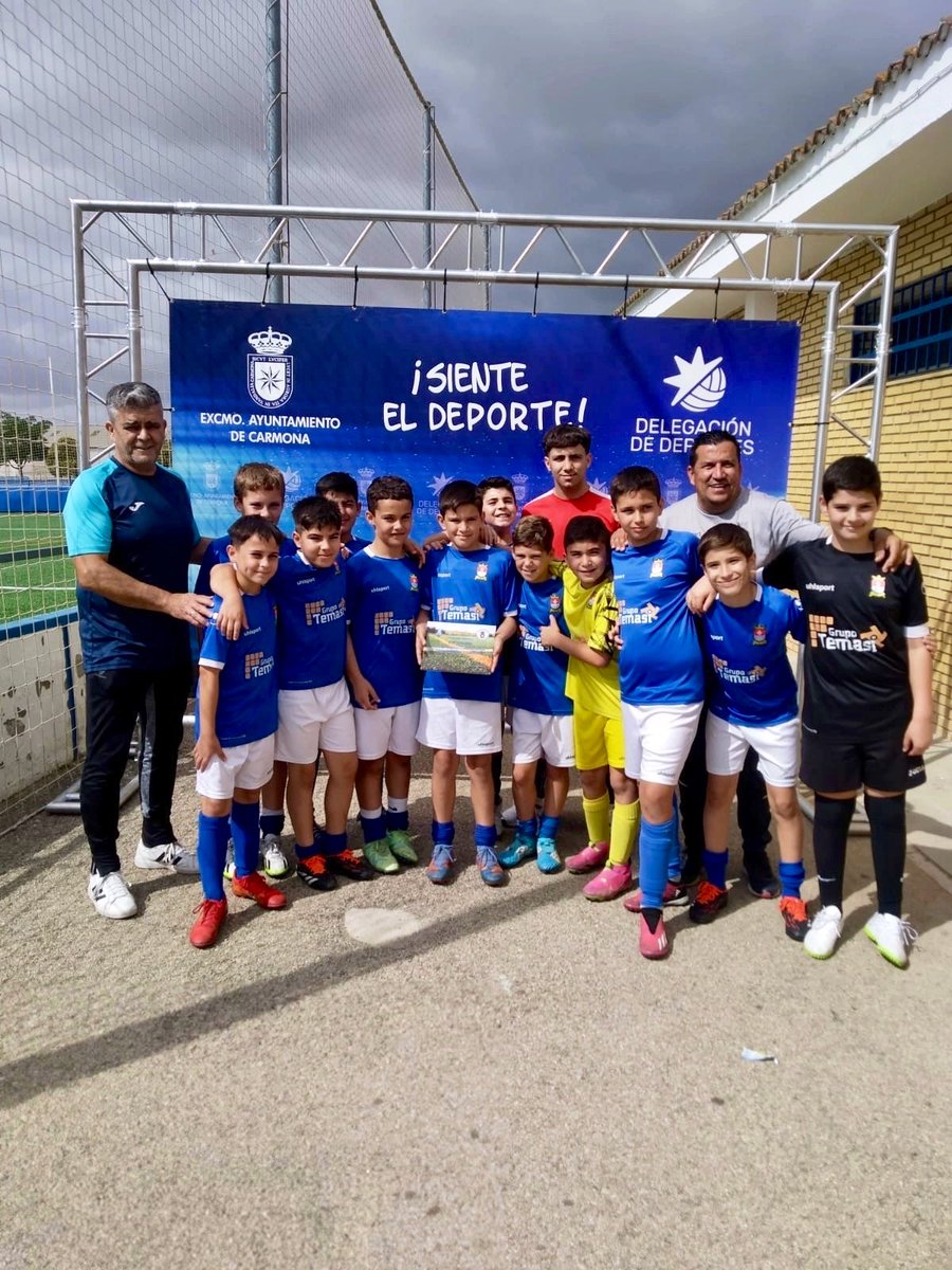 ⚽️🔵⚪️ ¡Gran jornada para la A.D. San José! Ayer, nuestros equipos alevín y juvenil participaron en la jornada del C.D. Fútbol Base de Carmona en el estadio José Dominguez Olías. Gracias por el trato recibido. ¡Seguimos!