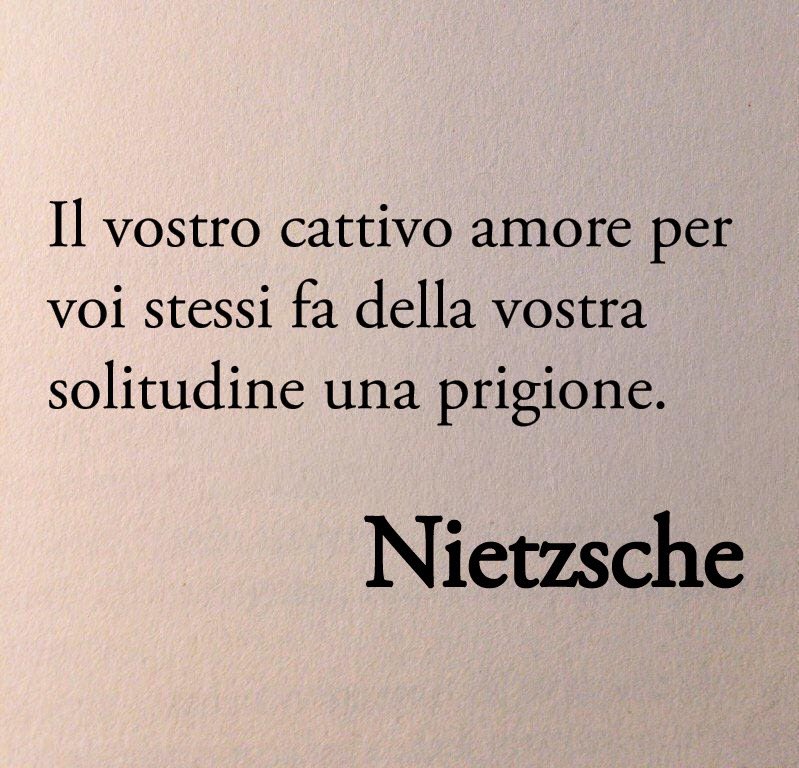 Poesiaitalia's tweet image. Il 3 gennaio del 1889, Nietzsche esce dalla sua casa di via Carlo Alberto a Torino, e mentre sta per attraversare la strada, davanti a lui, un cavallo si accascia. Il cocchiere, impaziente, gli sferza la schiena con la frusta e il cavallo non riesce più a rialzarsi. Il filosofo…