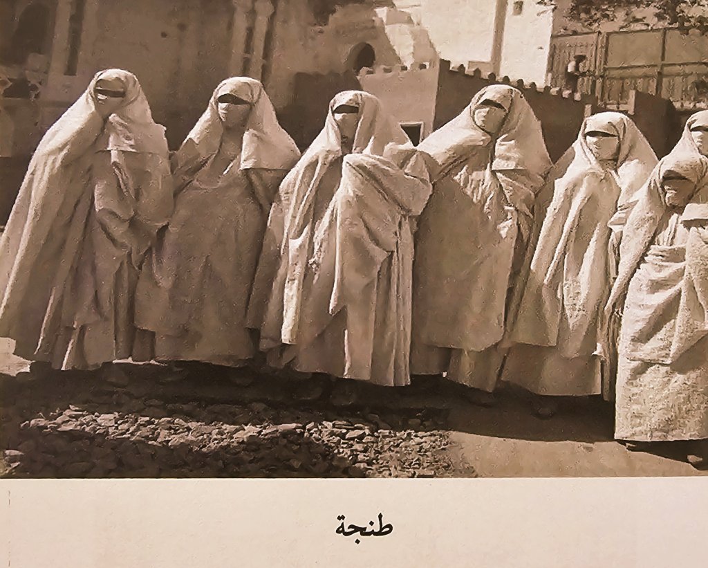 ALfalehaaa's tweet photo. هذا الكتاب المفيد للدكتورة الفاضلة  نوال المجاهد، حوى كثيرًا من الصور القديمة للبلاد الإسلامية، التي تُظهِر بجلاء حشمة المسلمات وتدثّرهنّ بالنقاب عن أعين الرجال..
وهنا صورتان لنساء المغرب في الخمسينيات والستينيات الميلادية.. https://t.co/HsTPZvabkS