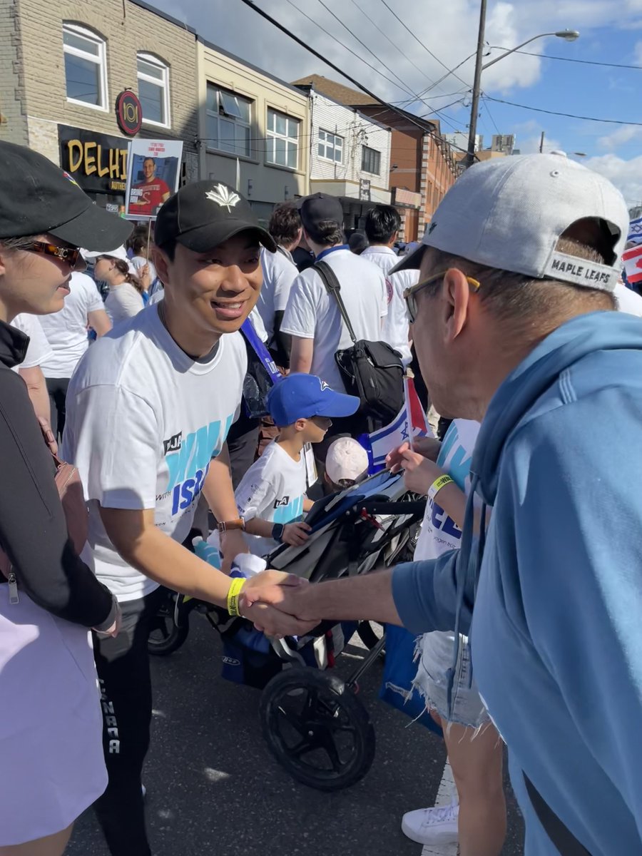 Kevin Vuong 🇨🇦 tweet media