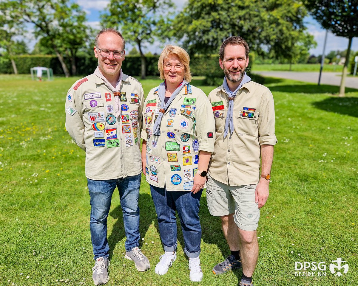 dpsgbezirknn's tweet photo. Grund zum Feiern gab's heute beim Stamm Kapellen: Zum neuen Vorsitzenden wurde Dr. Matthias Oerding gewählt. Er leiten nun zusammen mit Sandra Hornen und Kassierer Dominik Kanders die Geschicke dort. Außerdem können die Kapellener einen neuen Pfadi-Bus ihr Eigen nennen. #BLonTour https://t.co/DSTLHODoD1