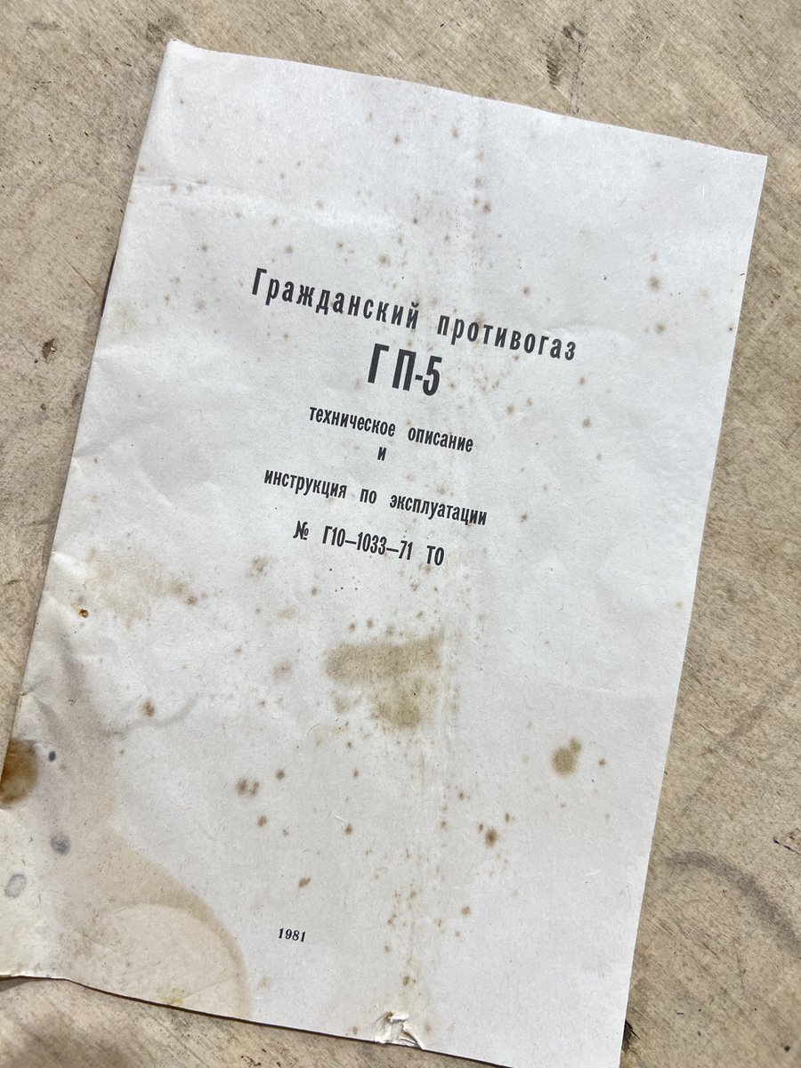 CenterfireSys's tweet image. How cool is this Soviet gas mask instruction manual from 1981? ln.ki/s/2467sgmsurp
☢️ 
#surplus #milsurp #militarysurplus #military #history #gasmasks
