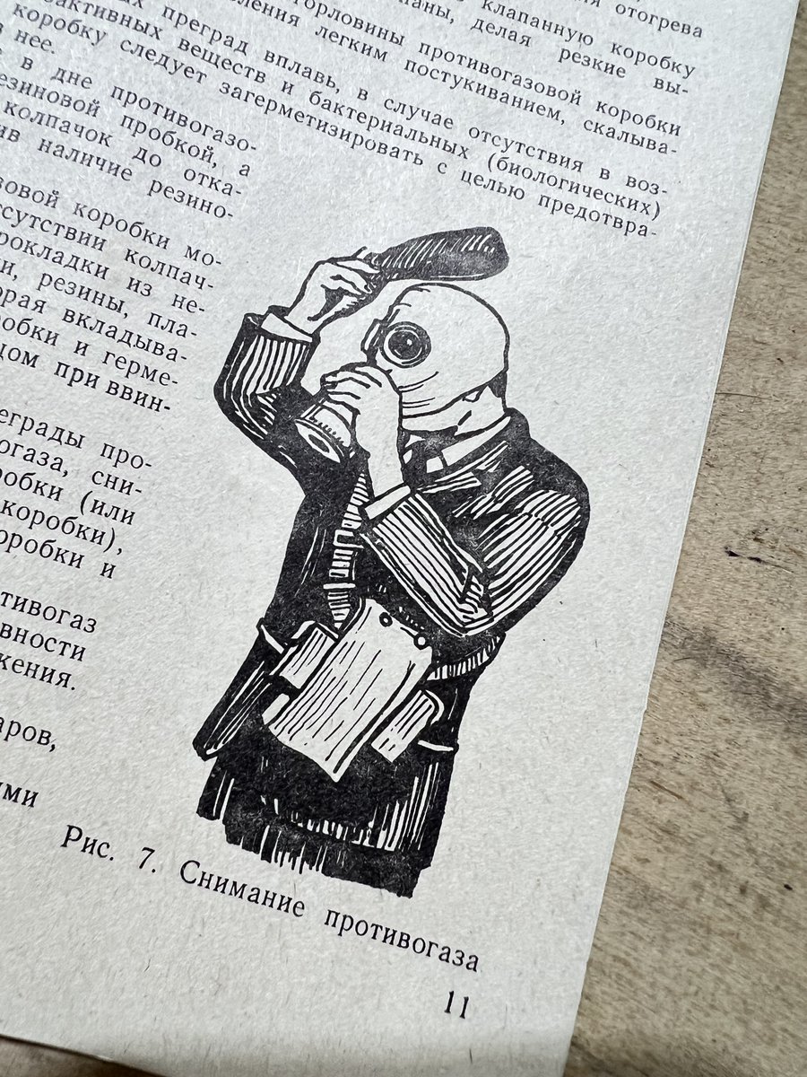CenterfireSys's tweet image. How cool is this Soviet gas mask instruction manual from 1981? ln.ki/s/2467sgmsurp
☢️ 
#surplus #milsurp #militarysurplus #military #history #gasmasks