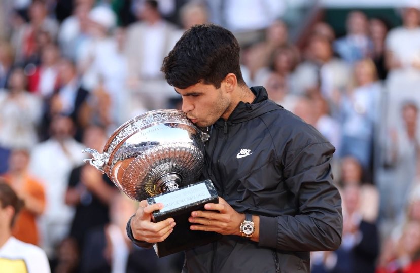 paulaoton_'s tweet photo. Roland Garros es territorio español🇪🇸

Enorme @carlosalcaraz 🤝🏼🏆3️⃣ https://t.co/NKFPd9SWzY