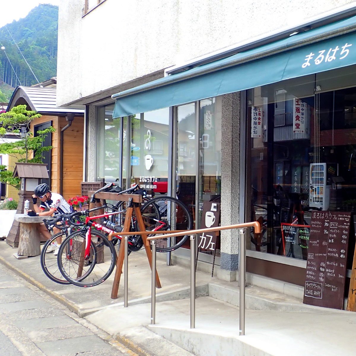 bass69s's tweet photo. 今日のランチは、
群馬県神流町役場近くの「まるはちカフェ」へ 🚴‍♂️🚴‍♂️
先月、NHK前橋ほっとぐんま630で✨幻の大豆✨あわばた大豆を使った「あばた大豆のキーマカレー(750円)」 が紹介されたお店でランチ 🍛 https://t.co/VI7BYonryI