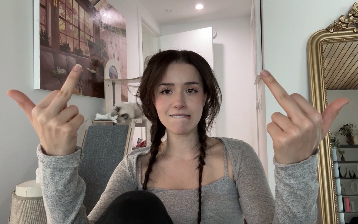 PokiBruh's tweet photo. No caption, just 🖕🖕🖕🖕 https://t.co/xE6hRedJ8x