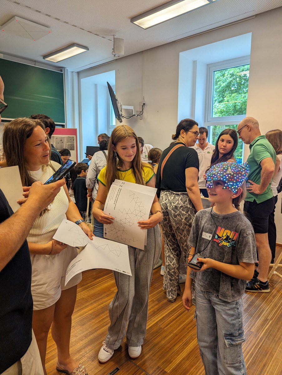 Manas161997's tweet photo. Reasons why I like my research 😇
Thanks @ISTAustria for this opportunity at the Open Campus day :) https://t.co/ZvPAnDnlWq