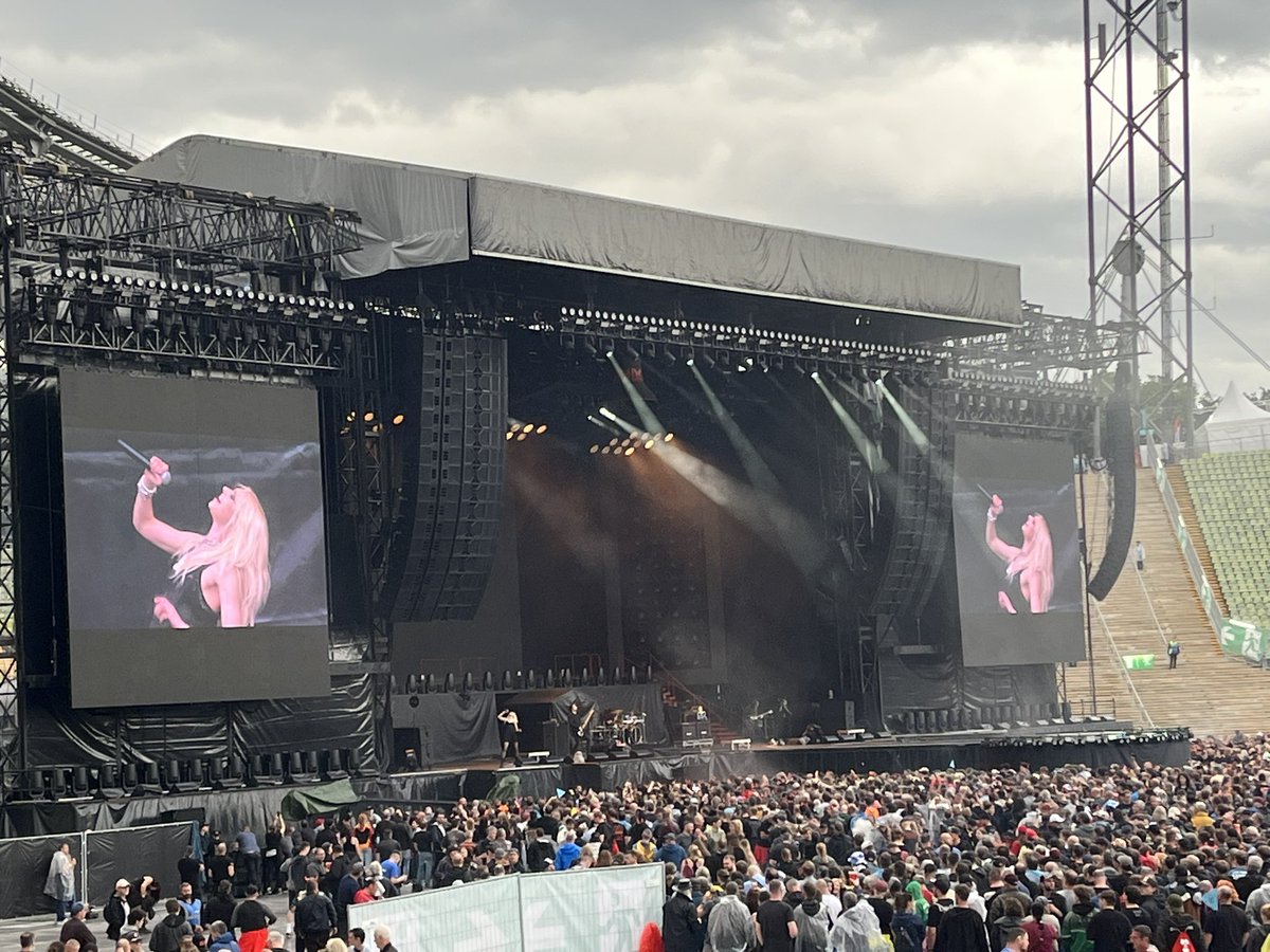 When <a href="/TPROfficial/">The Pretty Reckless</a> come, the rain goes! Sweet gig before <a href="/acdc/">AC/DC</a> !!