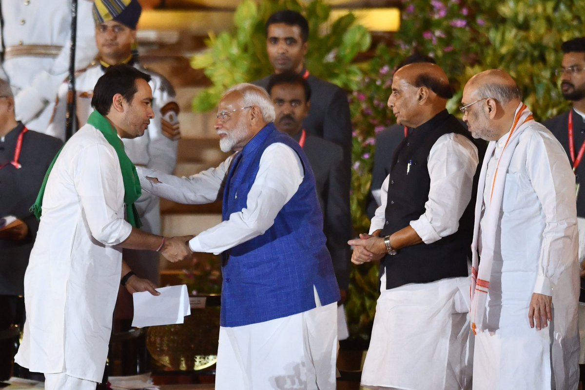 केंद्रीय मंत्रिमंडल में ज़िम्मेदारी और अवसर प्रदान करने पर आदरणीय श्री <a href="/narendramodi/">Narendra Modi</a> जी के प्रति आभार 🙏🏽।

नागरिक अधिकार और संवैधानिक मूल्यों की रक्षा और देश के हर वर्ग को साथ लेते हुए सेवा भाव के साथ कार्य करेंगे!