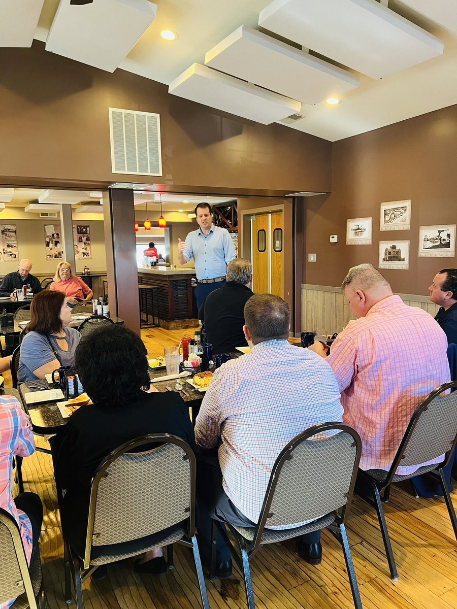 DerekMerrin's tweet photo. I enjoyed breakfest this week in Erie County with Americans that want our nation to regain its strength! 

Treasurer @CalebAStidham &amp; Commissioner @mathewold are great leaders making the future brighter for all in Erie County! 🇺🇸 🇺🇸 

@ErieOHGOP https://t.co/E1oj4xkIhf