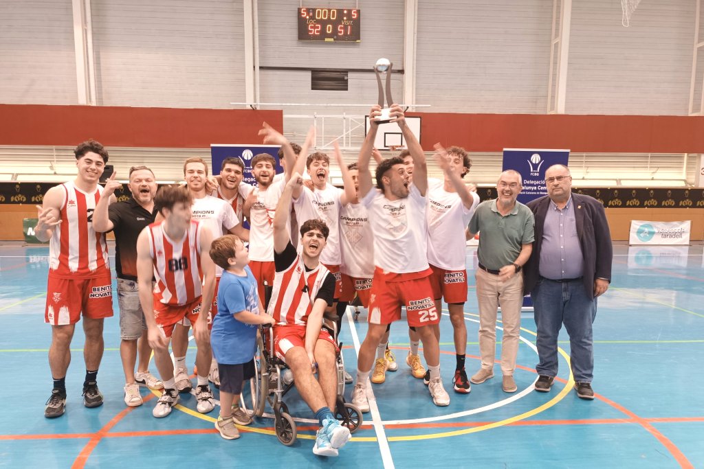 🏆 El <a href="/ClubBasquetVic/">Club Bàsquet Vic - UVIC UCC</a> s'imposa al <a href="/cbroser1933/">C.B.Roser</a> per 52-51 a #Vic i és el nou CAMPIÓ de Catalunya U21 Masculí Nivell A, mentre que el CBA-Bàsquet Baix Gaià ha assolit el 3r lloc en vèncer a <a href="/BasquetVilafant/">Bàsquet Vilafant</a> (56-60). Felicitats!

📊 basquetcatala.cat/competicions/r…
➡️ basquetcatala.cat/noticies/10749