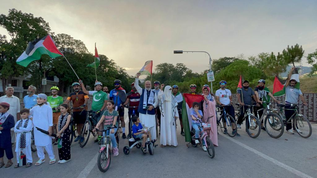 Pak_PalForum's tweet image. A powerful bike rally from F6 to D-Chowk roared through Islamabad today in unwavering solidarity with G@za. 
United, for justice, we ride!

📍G@ZA CHOWK (D-Chowk)

#IAmAtDChowkDharna 
#ReachDChowkNow 
#RenamingDChowk 

@ammarkhanyasir @HamidMirPAK @qaiseraraja @EonHoldings