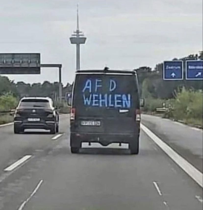 afd wähler: „die sollen erstmal deutsch lernen😡“

auch AFD Wehler: