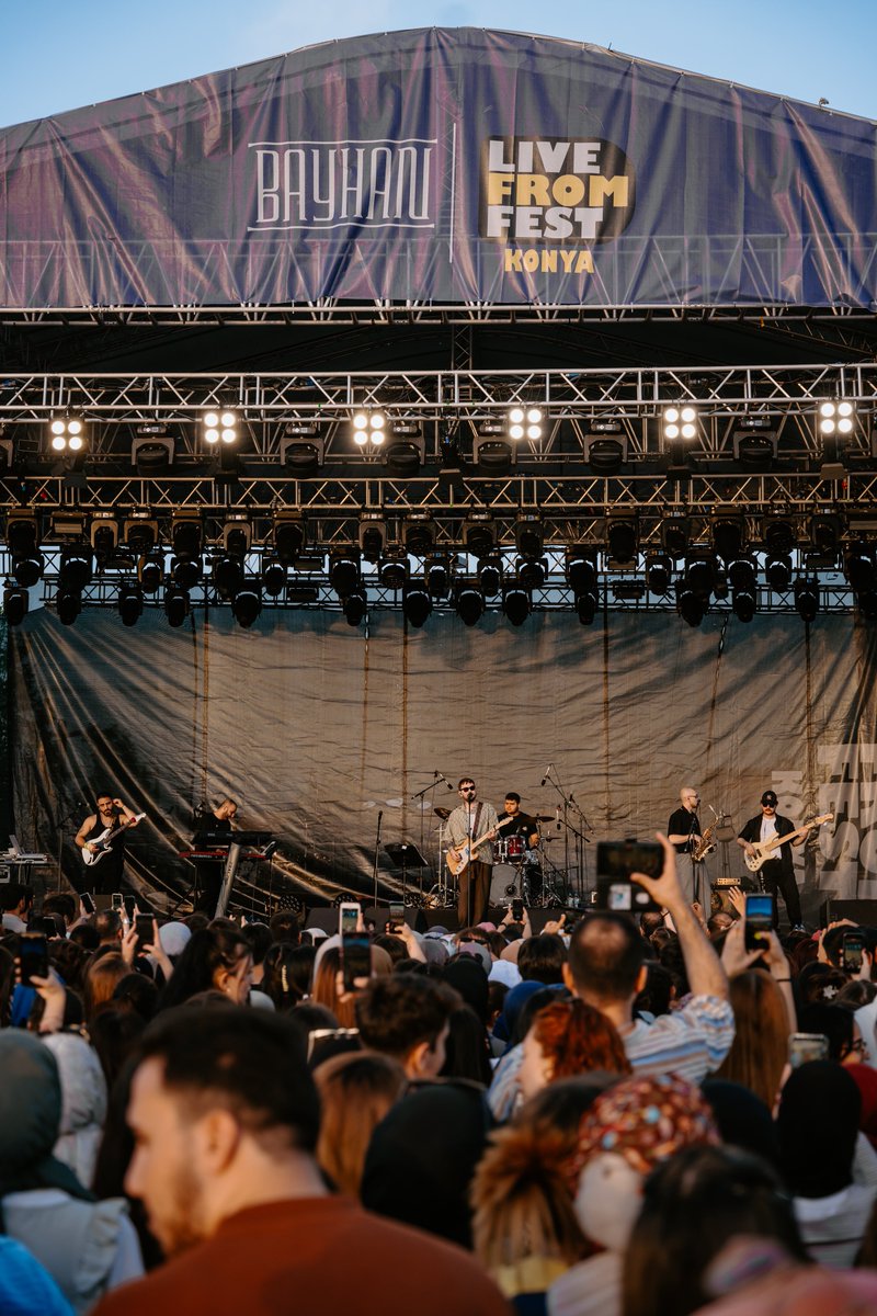 Live From Fest tweet media