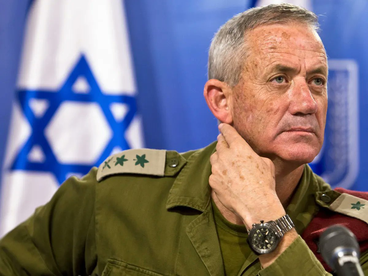 🔴 Última Hora: El miembro del Consejo de Guerra de Israel, Benny Gantz, anuncia su dimisión del gobierno de emergencia de Netanyahu y pide elecciones lo antes posible.

Israel está colapsando.