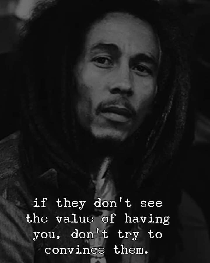 iBoss302TTV's tweet photo. Bees don’t waste their time explaining to flies that honey 🍯 is better than sh*t 💩. Why waste your time explaining yourself to haters and distracters! 💪🏻💯 #NoTimeForNegativity https://t.co/YFkaxYuiug