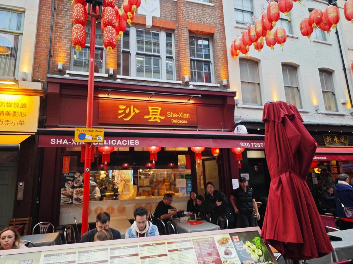 London's very authentic Chinatown, looking for the taste of China.💯✨🎉