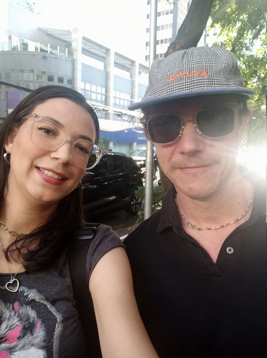 MachineGum_'s tweet photo. Tô literalmente postando essas fotos e chorando no metrô!!!
Eu vi o Daniel e o Paul ahhhhhh tô tão feliz ❤️❤️❤️❤️❤️ @Interpol Te Amo!!!!
#Interpol #PaulBanks #DanielKessler https://t.co/Xeud7vyXOK