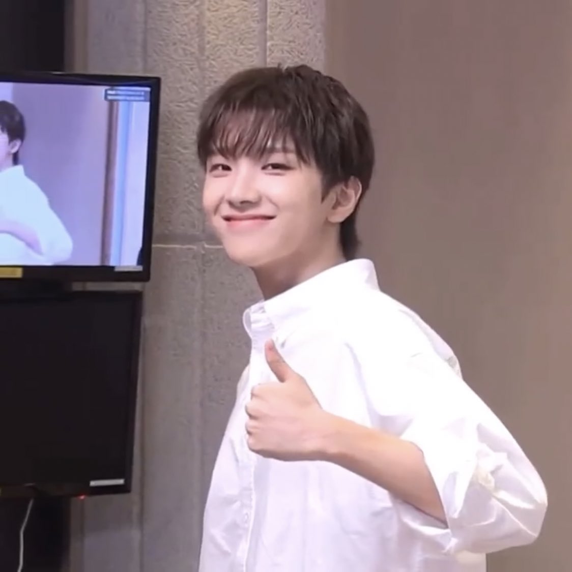 이날 이쁘기니력 max
내가 젤로 젛아하는 운학이😻🩷