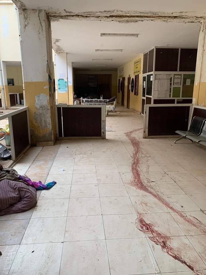 HelalNori's tweet photo. مليشيا الدعم السريع تستبيح مستشفى الفاشر الجنوبي بالسودان واعتدوا على الكوادر الطبية والمرضى والجرحى وتم العبث بالأجهزة وسرقة سيارة الإسعاف، علمًا بانه المستشفى الوحيد الذي يعمل في المدينة ويعالج المواطنيين .

كما أن افراد المليشيا قامت بالتصوير والتوثيق لحظة الهجوم على المستشفى يوم الأمس 

جرائم الدعم السريع لا حصر لها 🧵 

#السودان
#sudan
#rsf_crimes