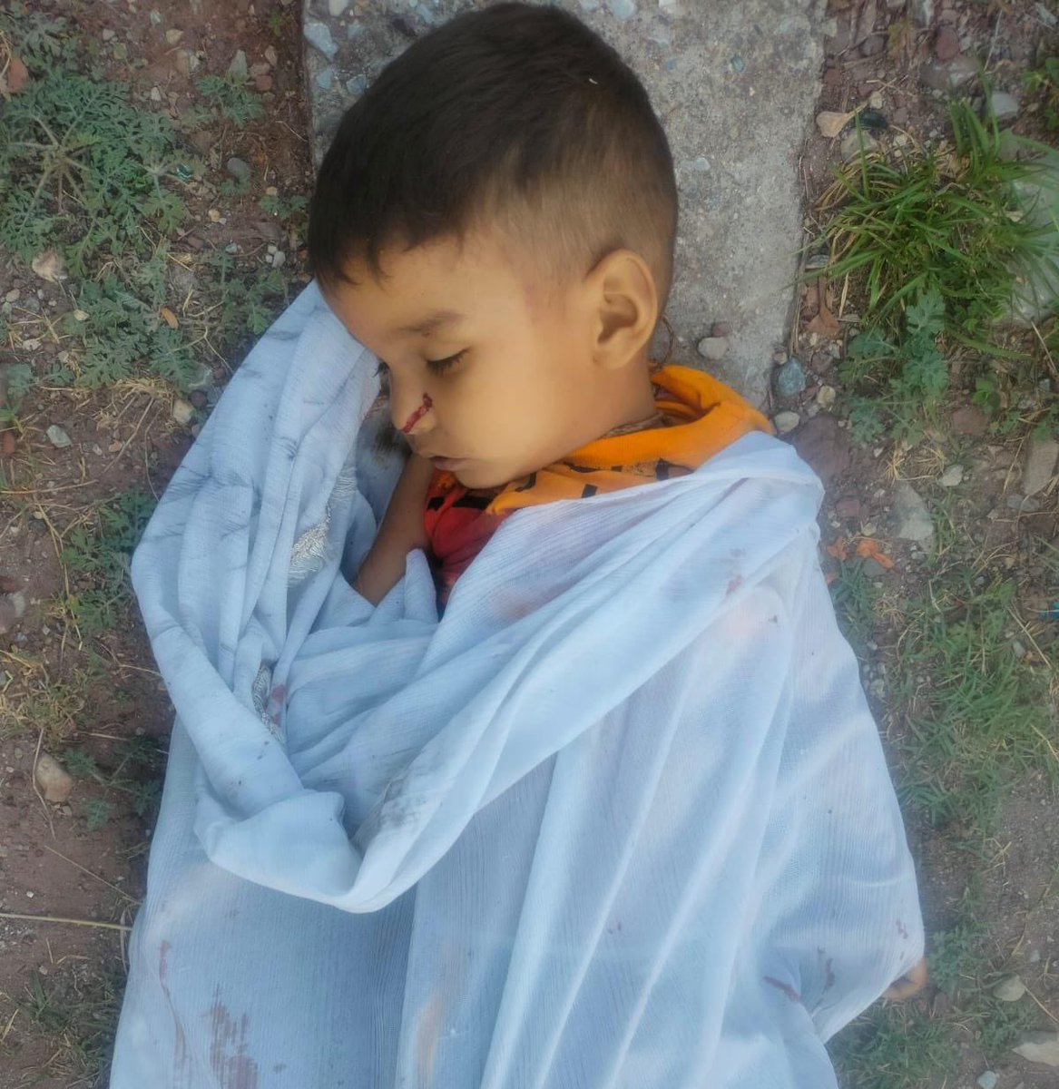 major_pawan's tweet photo. Are you still watching India pakistan match ? 

Atleast please switch off your tvs now 

Atleast for the sake of this kiddo https://t.co/RKSDCpN7zn