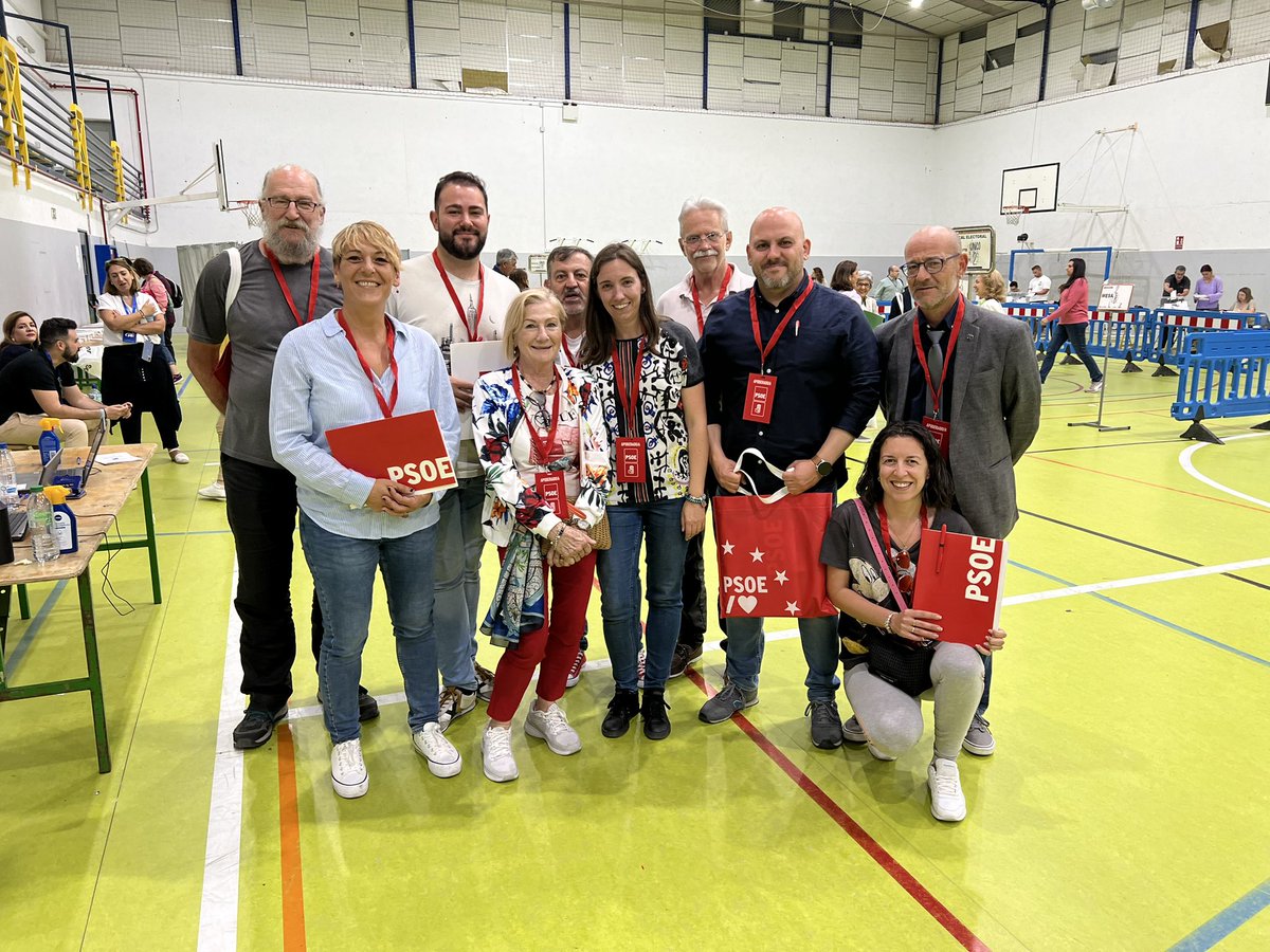 Gracias a todos nuestros apoderados/as en el colegio electoral de #ManzanaresElReal por un día de ilusión y ganas de contar votos zurdos 🌹❤️
#Zurdazo #PSOE #EleccionesEuropeas <a href="/PSOE/">PSOE</a> <a href="/psoe_m/">PSOE Madrid</a>