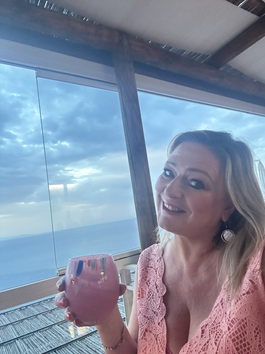 Jaynelovesshoes's tweet image. When your Italian glass almost matches your dress! 
#Praiano #Amalficoast