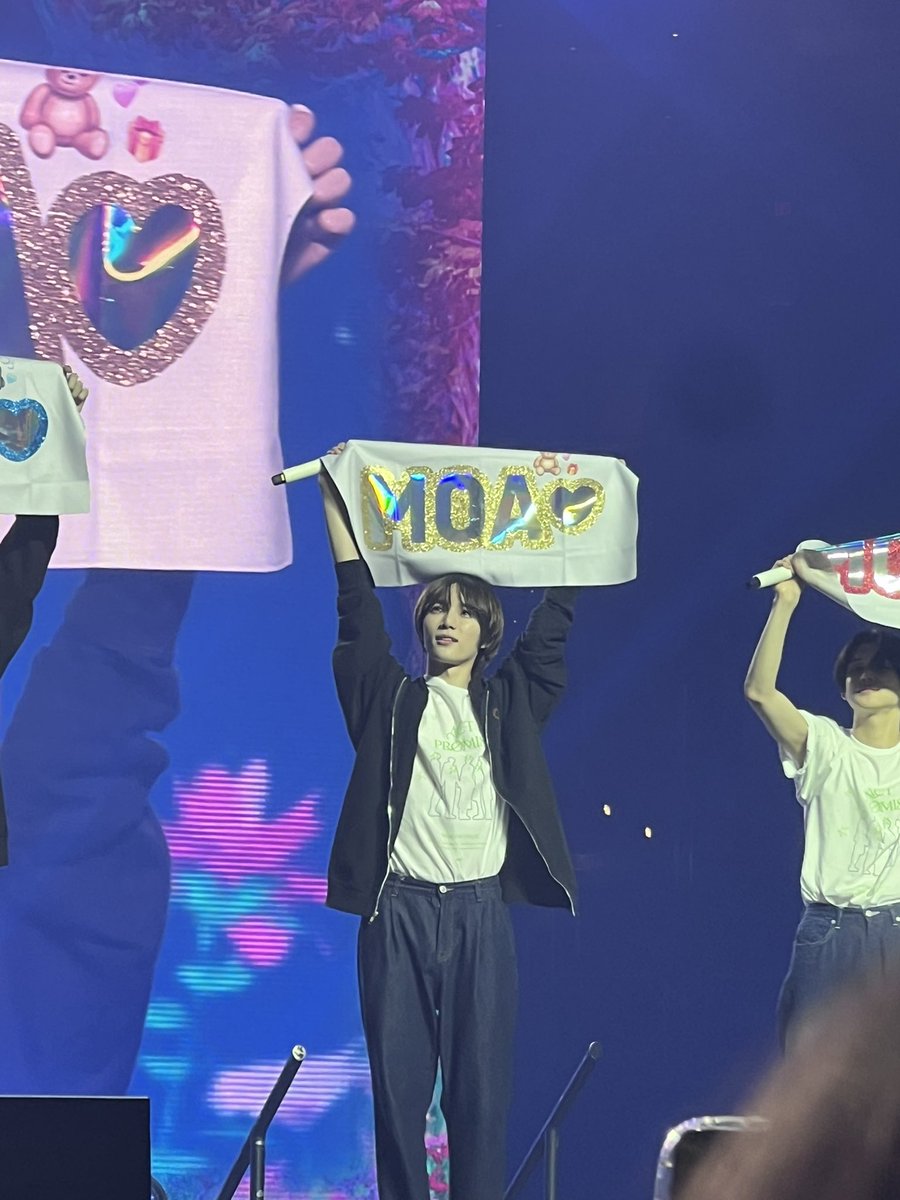 blossomtobe's tweet photo. thank you txt—! this is my third time seeing you in concert but every time you manage to make me love you even more 🤍
#TXT_IN_DC #TXT_TOUR_ACTPROMISE #ACT_PROMISE #ACT_PROMISE_DC https://t.co/VdSFBywOiZ