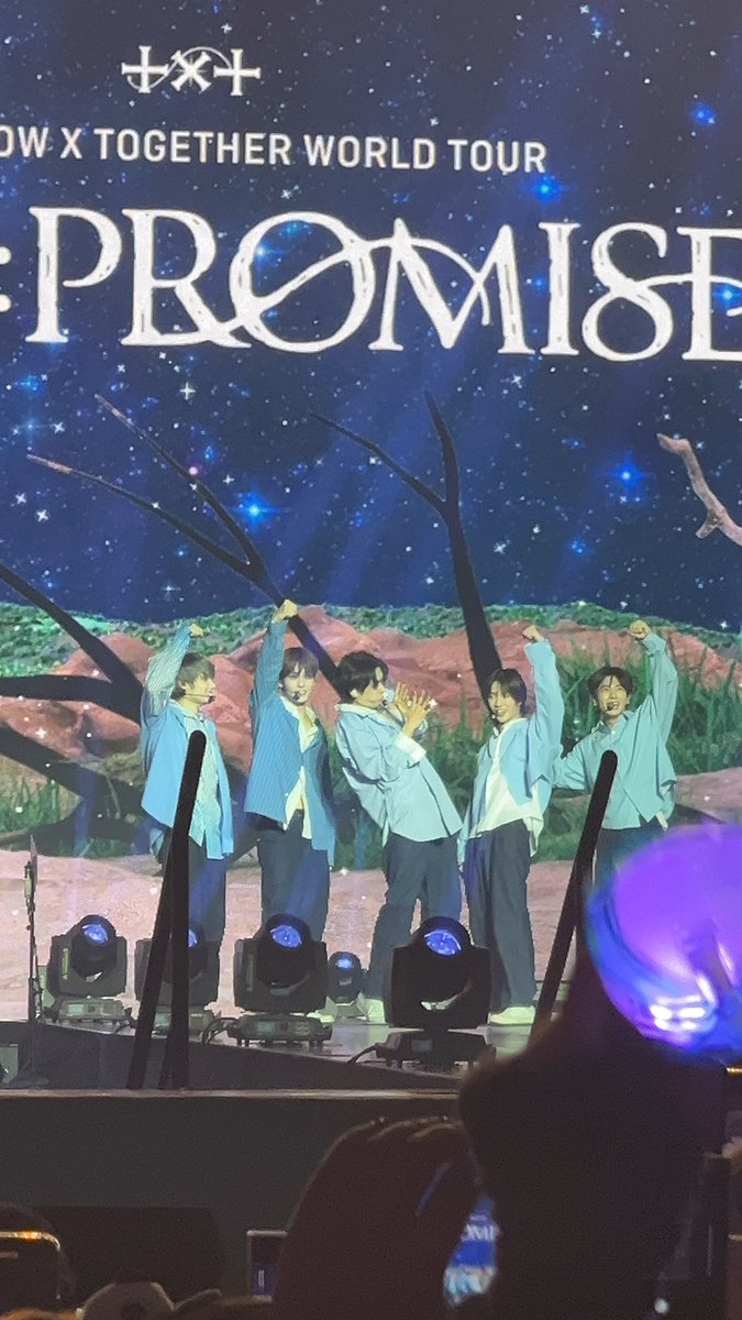 blossomtobe's tweet photo. thank you txt—! this is my third time seeing you in concert but every time you manage to make me love you even more 🤍
#TXT_IN_DC #TXT_TOUR_ACTPROMISE #ACT_PROMISE #ACT_PROMISE_DC https://t.co/VdSFBywOiZ