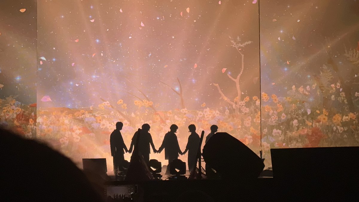blossomtobe's tweet photo. thank you txt—! this is my third time seeing you in concert but every time you manage to make me love you even more 🤍
#TXT_IN_DC #TXT_TOUR_ACTPROMISE #ACT_PROMISE #ACT_PROMISE_DC https://t.co/VdSFBywOiZ