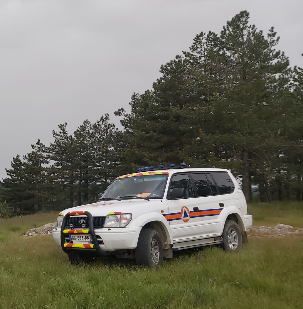 ProtecCivile34's tweet photo. #Declenchement - À la demande du @prefet48, la @proteccivile34 engage des moyens sur la #RaveParty présente en #Lozere. En soutien aux effectifs déjà en place de la #CRF48 🤝 https://t.co/BtwU7Vz4mc