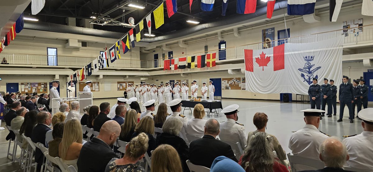 cguo83's tweet photo. Honoured to have received my very first challenge coin during the Change of Command Ceremony. 

Congratulations to Cdr @PGSHong for his exceptional leadership—you will be greatly missed. Best wishes to Cdr Mike Butler as he assumes his new role! 

#RoyalCanadianNavy 🇨🇦⚓️ https://t.co/ht4uQiaEo6