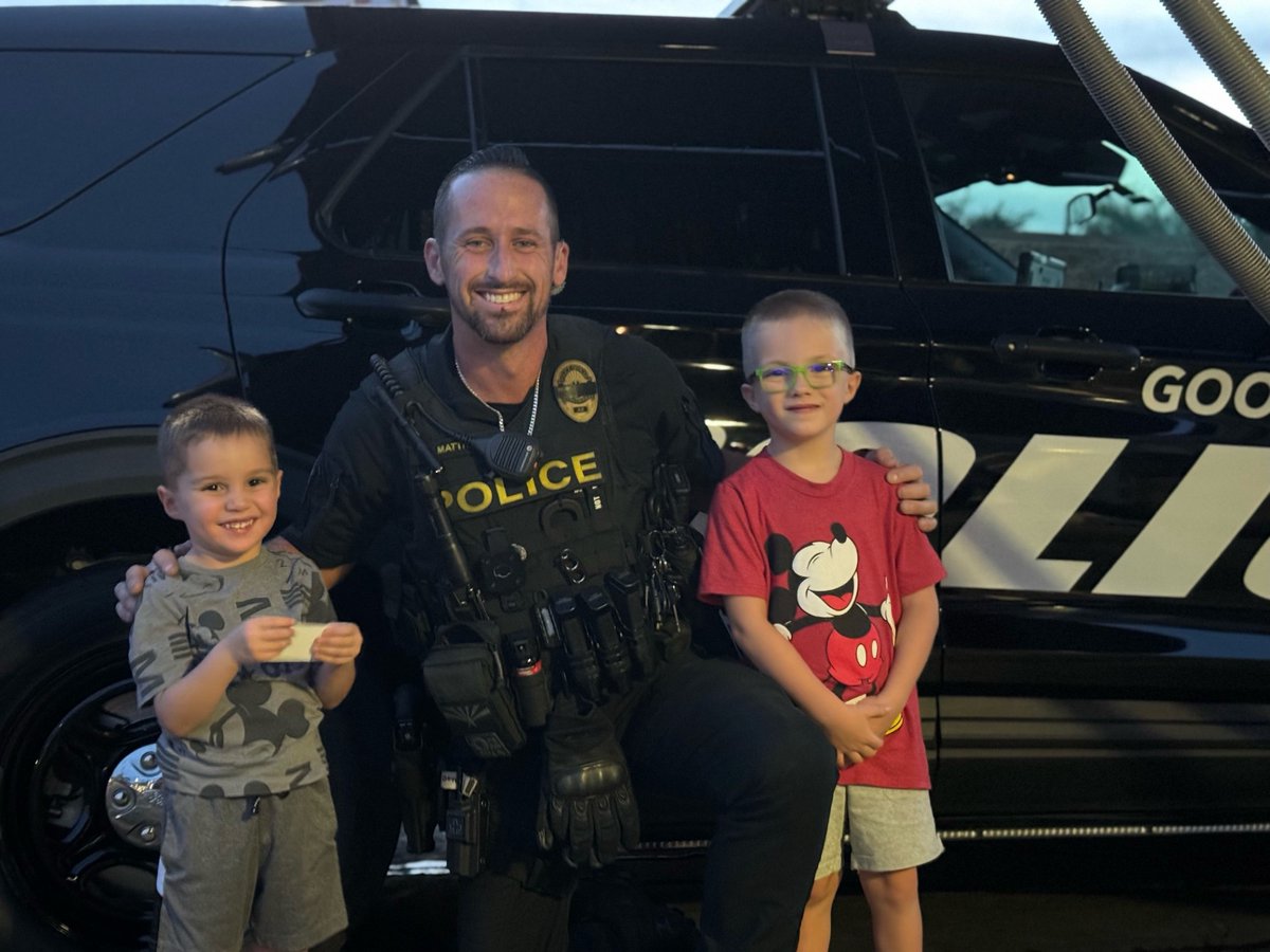 Goodyearpolice's tweet photo. ๐ Big shoutout to Dallas (gray shirt) and Hunter (red shirt) for lending a helping hand to Officer Matthews with cleaning his car this week! Your community spirit and support are truly appreciated. ๐๐
#goodyearpd #CommunityHeroes #TeamWork #SupportLocalPolice https://t.co/ty3fy3N33G