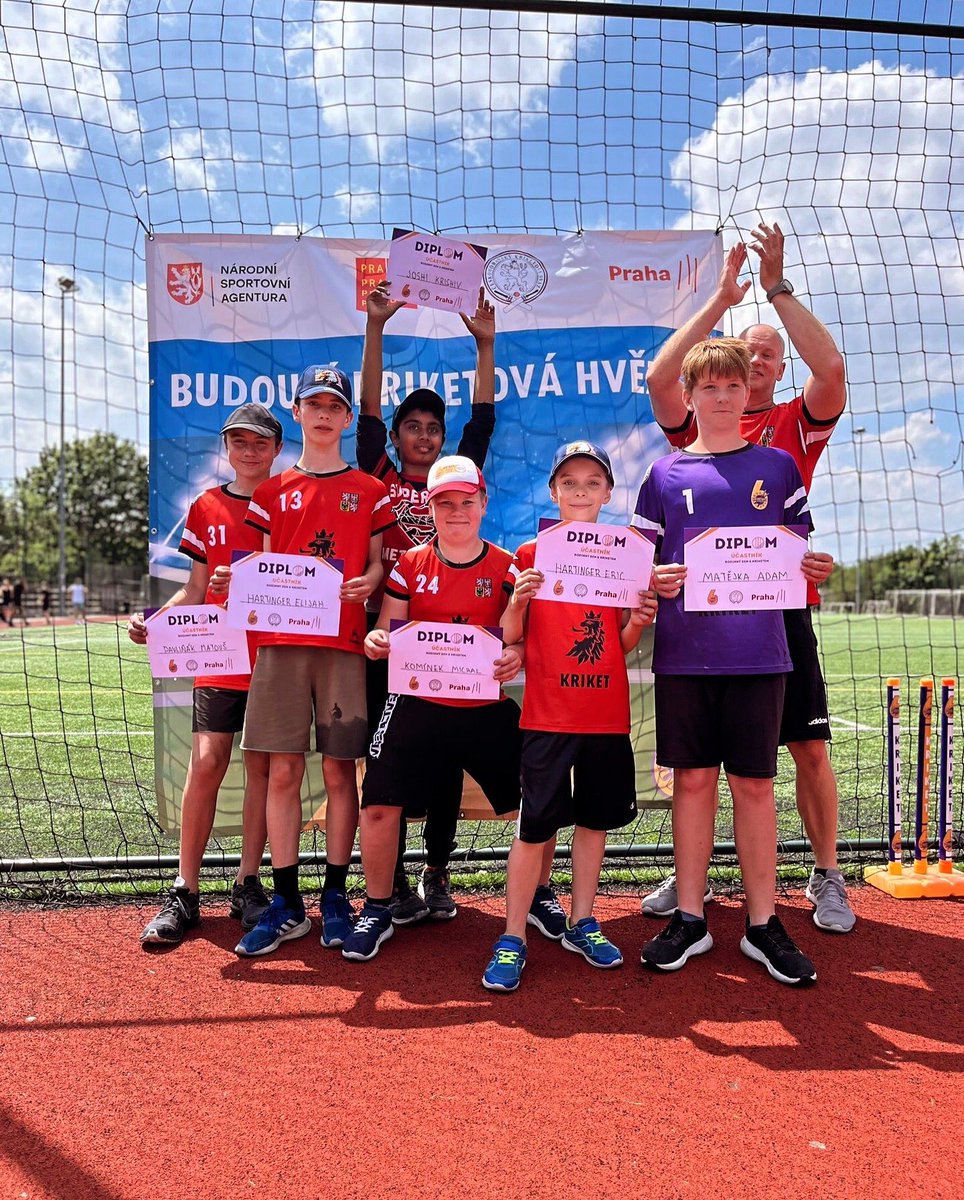 AkademieKriketu's tweet photo. Budoucí kriketové hvězdy 🌟🏏, které se dnes představily na našem dnešním turnaji na Pražačce. 🏆

Speciální gratulace týmům KAČR Golds a ZŠ Rakovského k výhře v turnajích. 👏🤝

#rodinnydenskriketem #KACR #kriket #cricket
@CzechCricket @icc_europe @3Praha https://t.co/pC5NvmmOIE