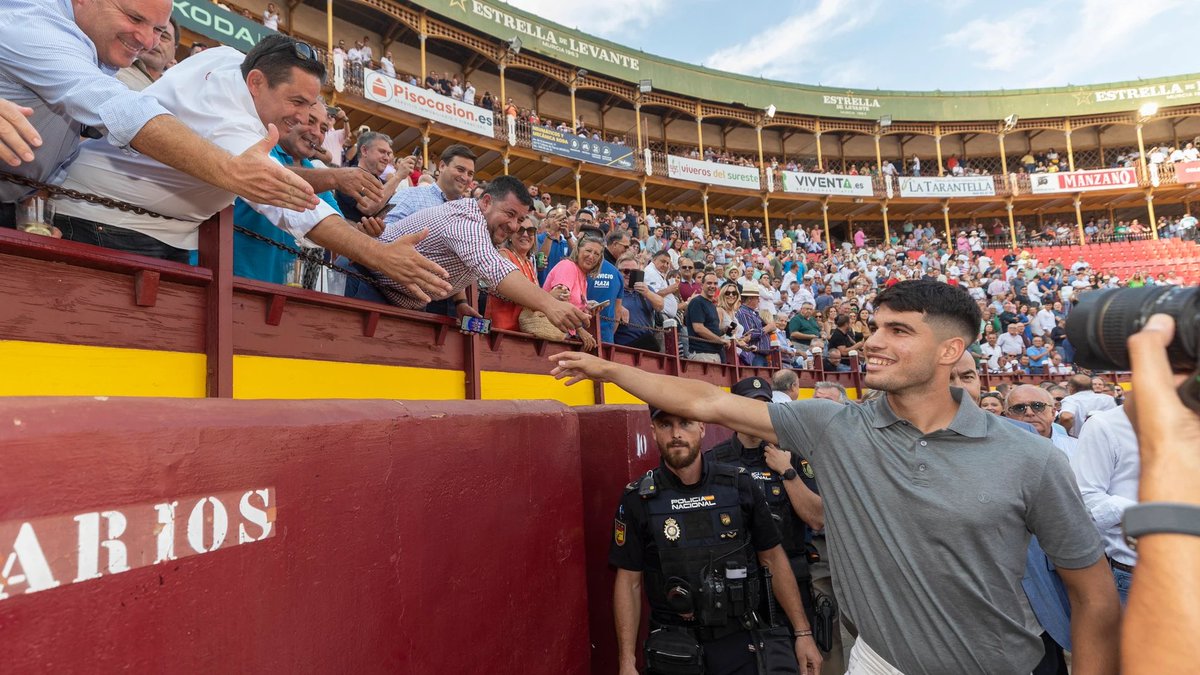 SentirTaurino1's tweet photo. ¡ENHORABUENA CARLOS ALCARAZ!

El nuevo rey de Roland Garros, el décimo español en levantar el preciado trofeo. https://t.co/hFXsO6Pds4