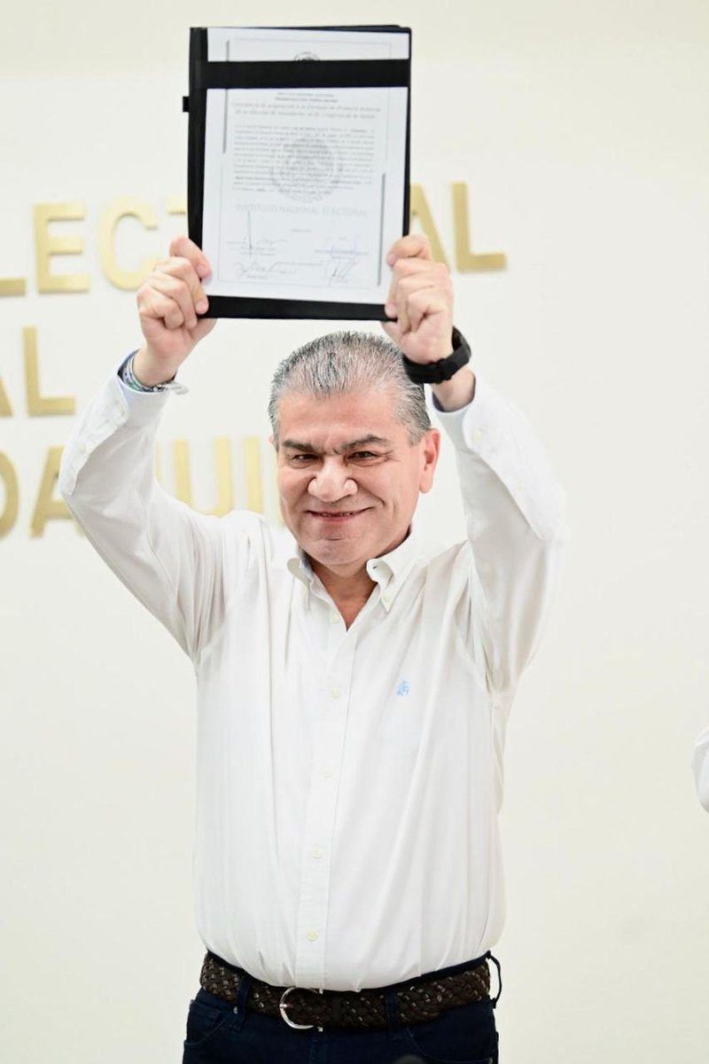 Este domingo recibí la constancia como Senador de la República en compañía de mi suplente <a href="/gelizondo54/">Gabriel Elizondo</a>. Reitero mi agradecimiento a las y los coahuilenses, a mi partido y a la sociedad civil por su confianza y los votos obtenidos. 1/2